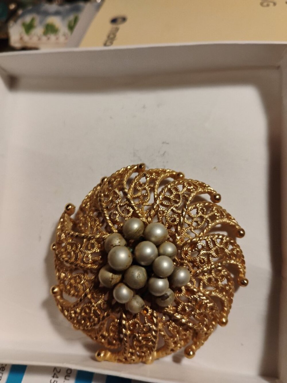 Lindy Lee or Endy Lee signed Vintage Brooch